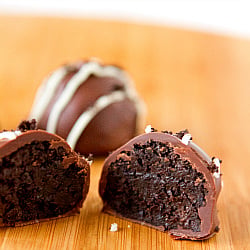 Oreo Cheesecake Truffles