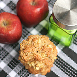 Apple Cinnamon Oatmeal Cookies
