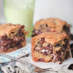 Peppermint Patty Cookie Bars
