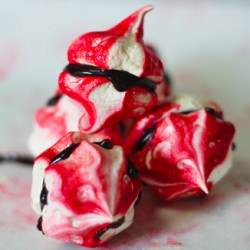 Peppermint Meringue Sandwiches