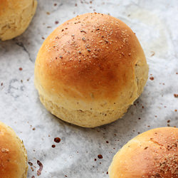Garlic Buns w/ Aromatic Herbs
