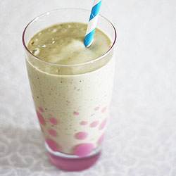 Avocado Almond Smoothie