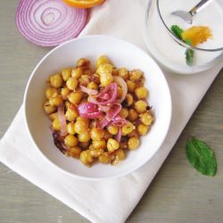 Fried Chickpeas with Yogurt Sauce