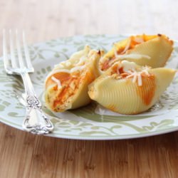 Buffalo Chicken Stuffed Shells