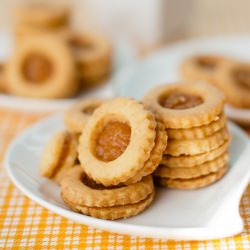 Coco-Mac Cookies w Pineapple Caramel