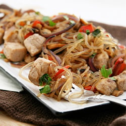 Ahi Tuna & Kelp Noodle Stir Fry