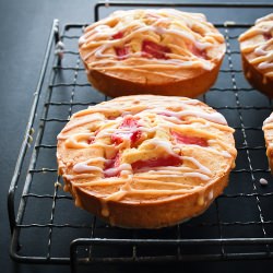 Rhubarb and Custard Cakes