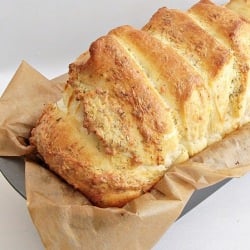 Bread w/ Cheese & Garlic