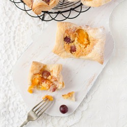 Puff Pastry Baskets with Fruits