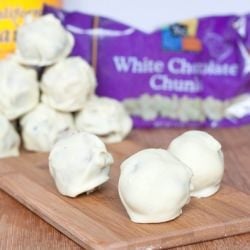 Oatmeal Raisin Cookie Truffles