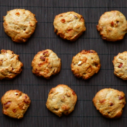 Cookies with Almonds and Chocolate