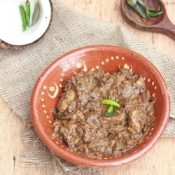 Chicken in Roasted Coconut Gravy