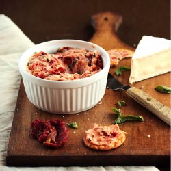 Sun Dried Tomato Basil Brie Spread