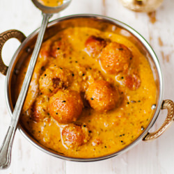 Fried Cheese Balls in Tomato