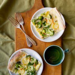 Garlicky Broccoli Flatbread