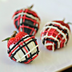 Cookies & Cream Stuffed Strawberry