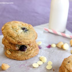 Blueberry White CC Macadamia Cookie