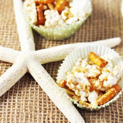 Rice Cakes and Popcorn Snack Mix