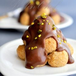 Apple Balls With Chocolate Sauce