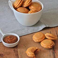 Caramel Macarons