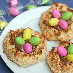 Macaroon Nutella Nests