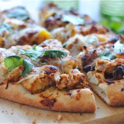 Simple Tandoori Chicken Naan Pizza