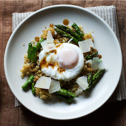 Poached Egg, Quinoa, and Asparagus