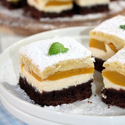 Crispy Pie with Cheese and Fruit