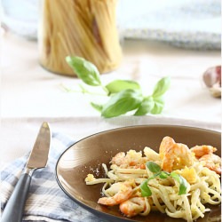 Spaghetti with Prawns in Garlic Sauce