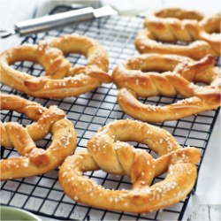 Soft Pretzel w Roasted Garlic Dip