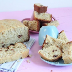 Light Cake with Raisins