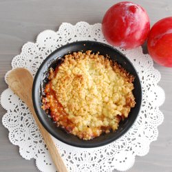 Red prune crumble