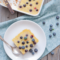 Lemon pie with blueberries
