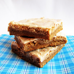 Cinnamon Roll Cookie Bars