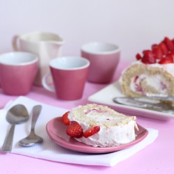Cream and Strawberry Cake