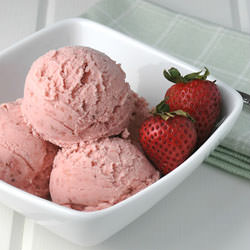 Strawberry Ice Cream w/ Brown Sugar