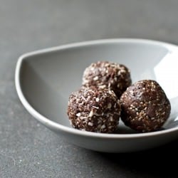 almond chocolate chia bites