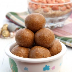 Sesame Ladoo (Indian Dessert)