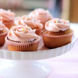 Classic Vanilla Cupcakes