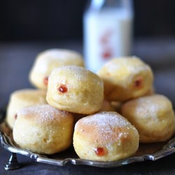 Low-fat Strawberry Jelly Doughnuts