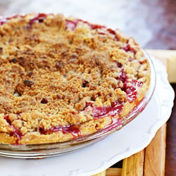 rhubarb crumb pie