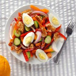 Bacon, Egg and toast salad