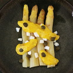 Asparagus with eggs sauce