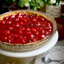 Fruit jelly on short pastry