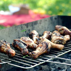 Grilled drumsticks in beer