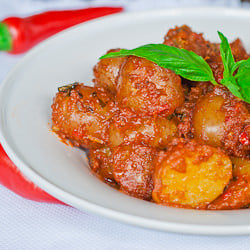 Potatoes in Hot Red Sauce