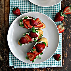 Crostini with Balsamic Strawberries