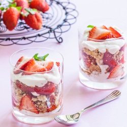 Strawberry Cheesecake Parfaits