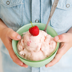 Strawberry Frozen Yogurt