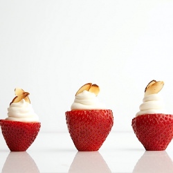 Strawberries w/ Vanilla Cream